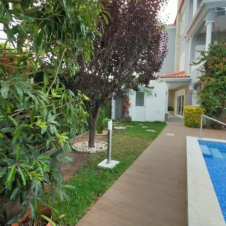Luxury House With 4 Bedrooms & Pool In Marisol Appartement Corroios