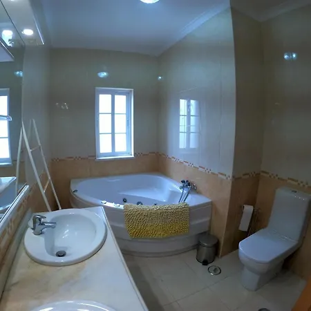 Luxury House With 4 Bedrooms & Pool In Marisol Corroios